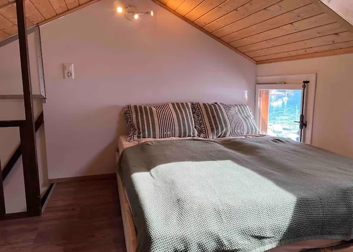 Bijou Loft - Charming Loft On Lake Thun Near Interlaken